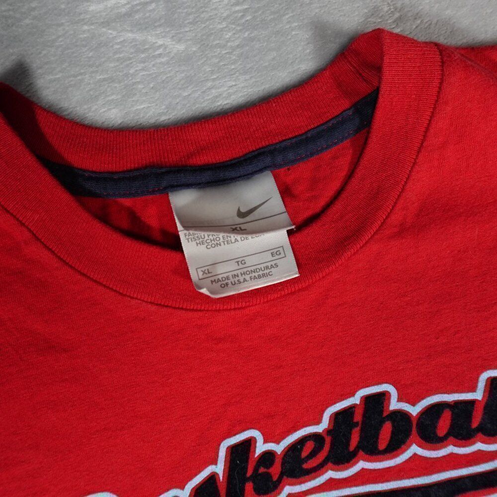 Vintage Nike Basketball Felt Logo T Shirt Mens XL (Fits L) Y2K Red Has Flaws! - Picture 3 of 8